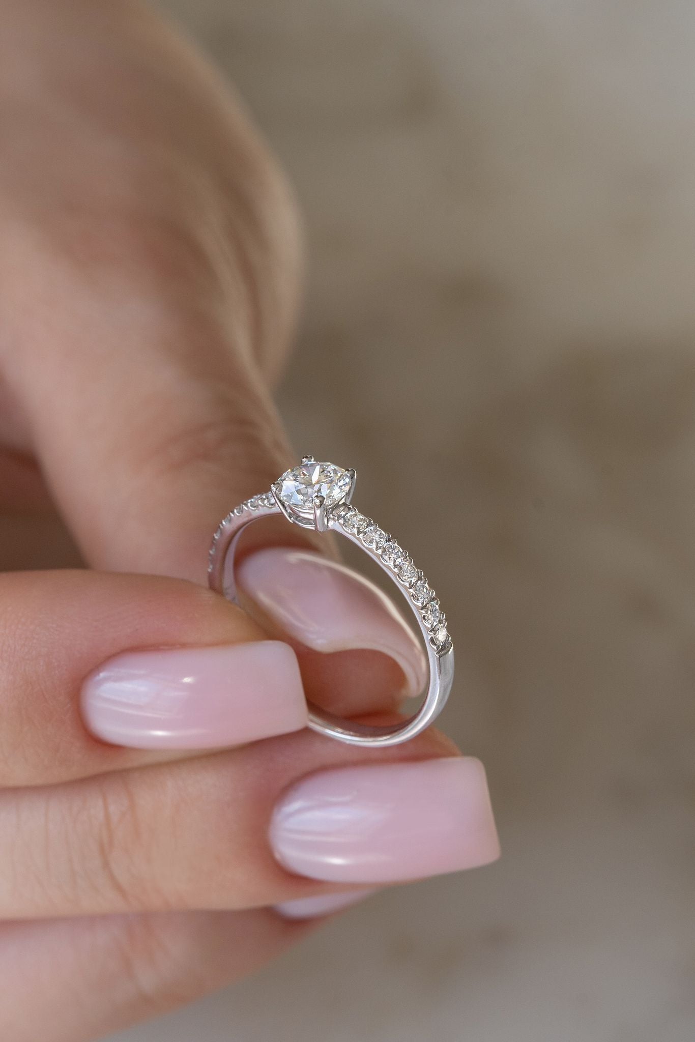 Engagement ring, white gold, ct, size 55