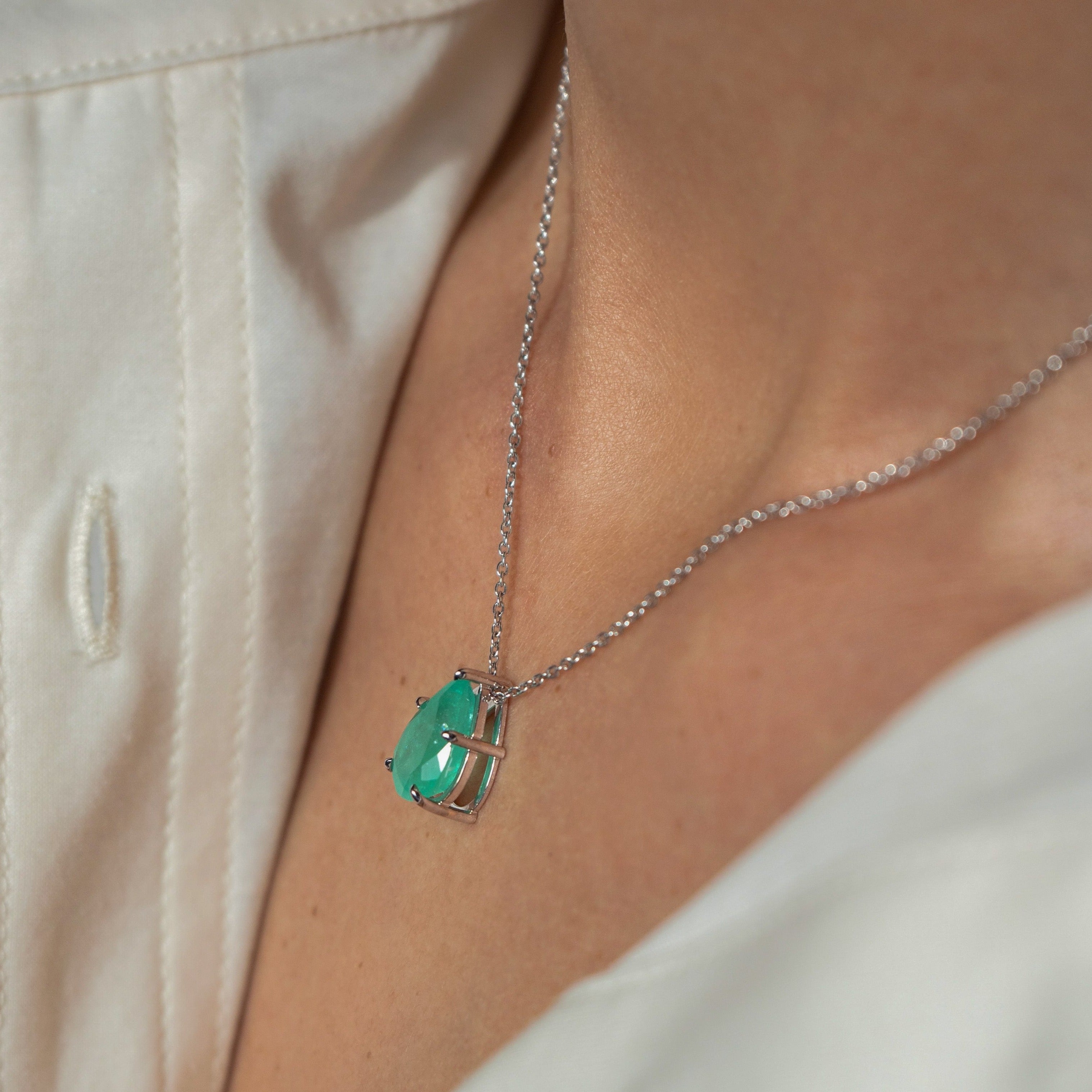 Green emerald white gold necklace