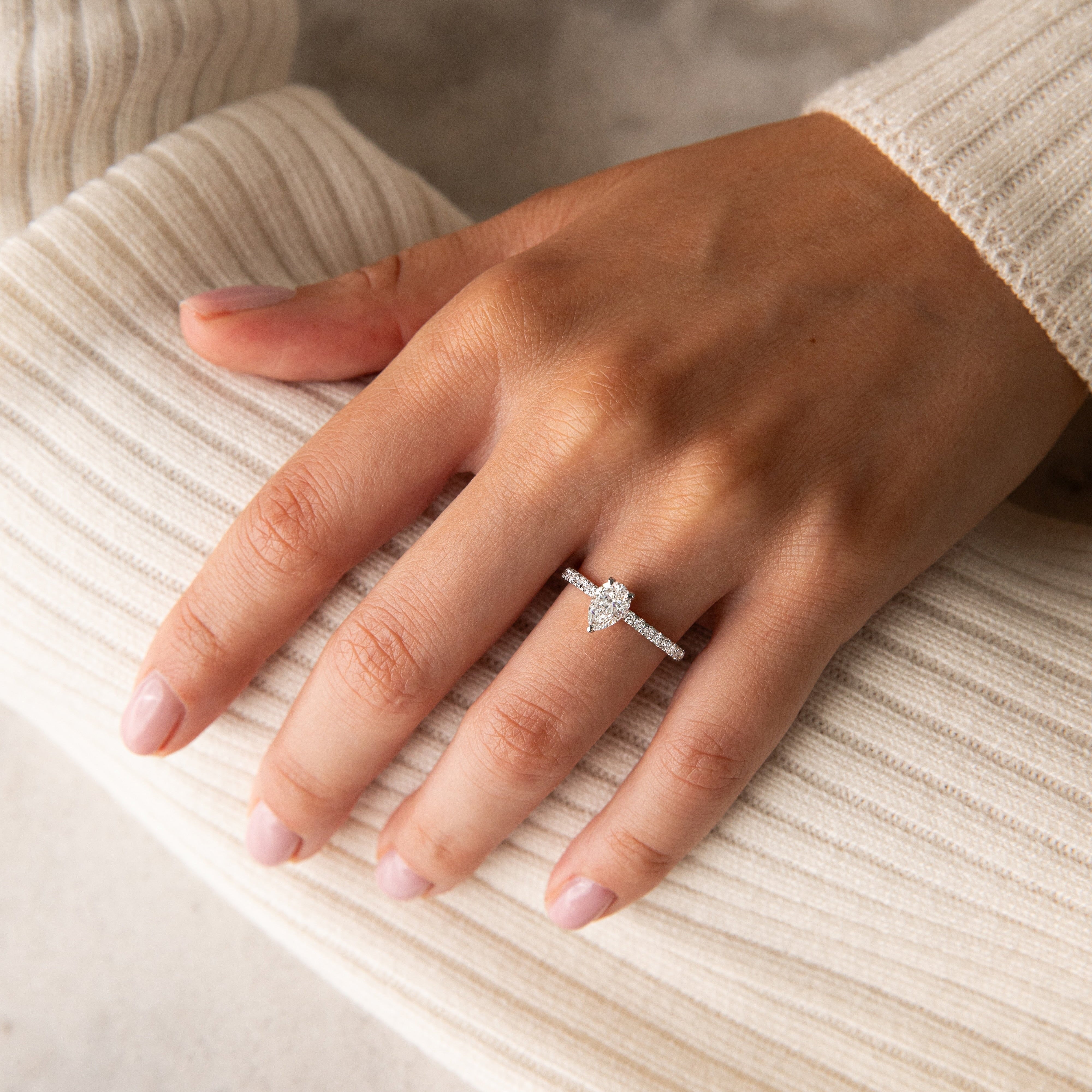 FAYE white gold, 0.71 ct, size 53