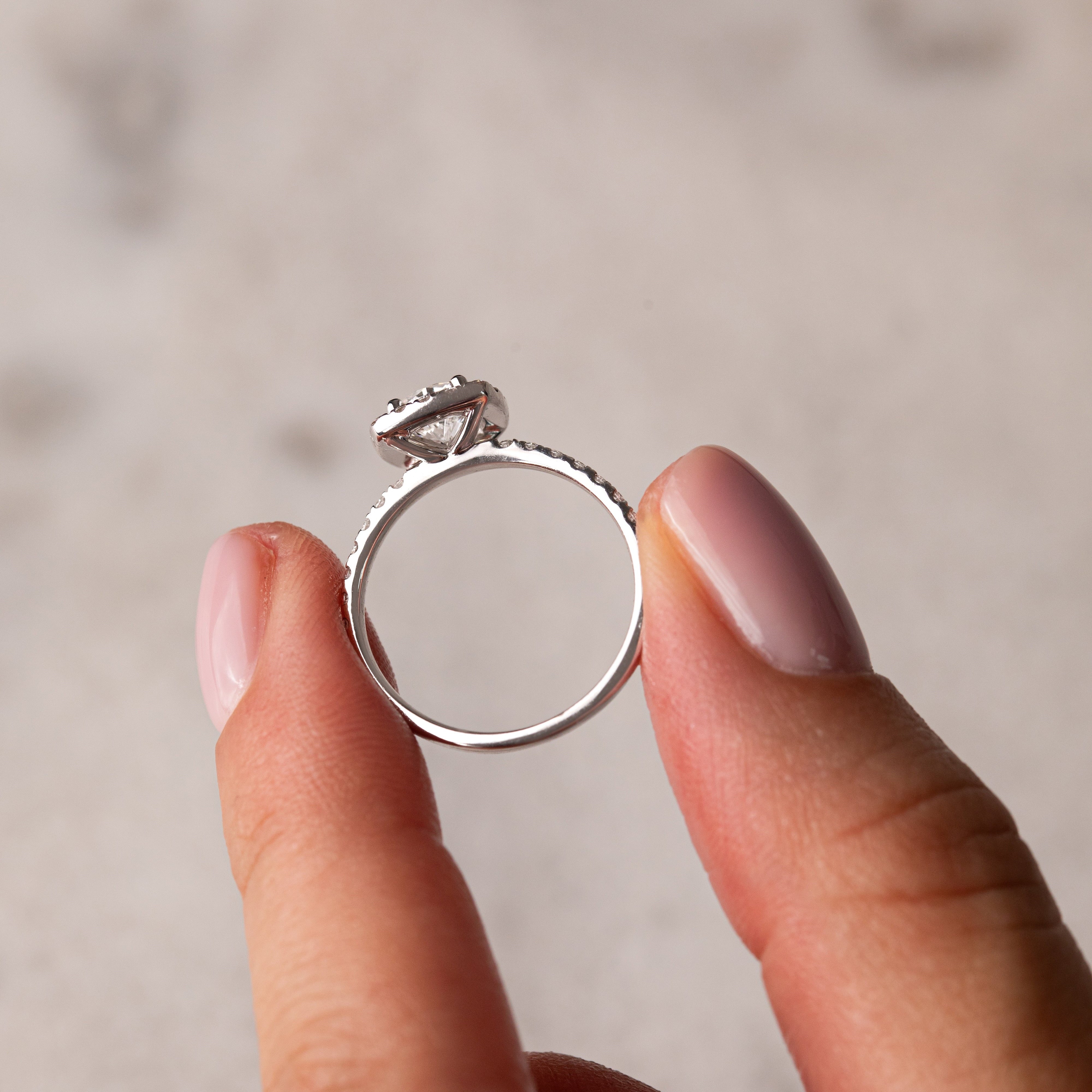 Camilla 0.70 ct, Weißgold, Größe 53