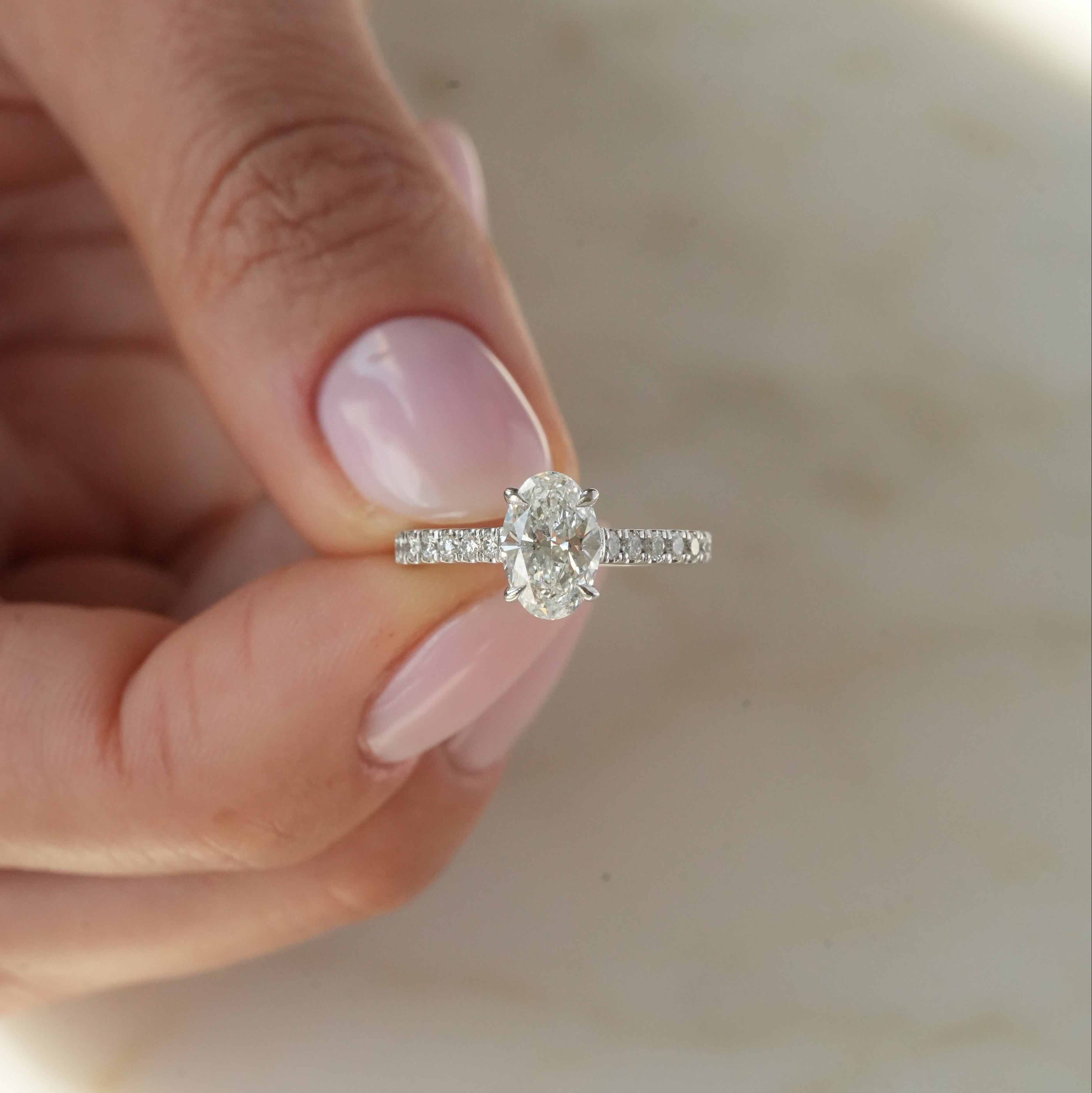 Lysander Oval 1.03 ct, white gold, size 50